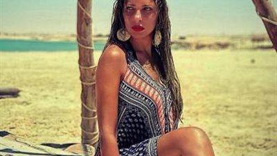 بإطلالة جريئة.. ريم مصطفى تستمتع بإجازتها الصيفية
