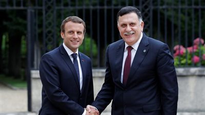 عاجل.. ماكرون يدعو السراج لزيارة باريس