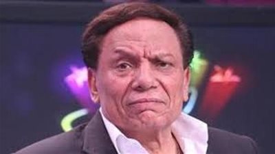 عادل إمام يحتفل بفوز المنتخب المصرى علي المغرب بطريقة مختلفة