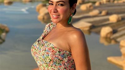 بالتاتو.. ميرهان حسين تشارك جمهورها بصور من حمام السباحة