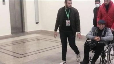 سر ظهور سمير صبرى على كرسي متحرك فى معرض القاهرة الدولى للكتاب