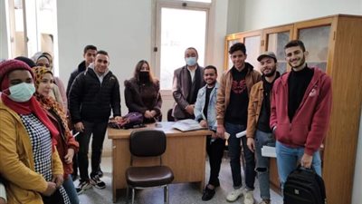 كلية التربية بجامعة حلوان تنظم حملة توعية للطلاب بعنوان ”مصر بلا أمية”