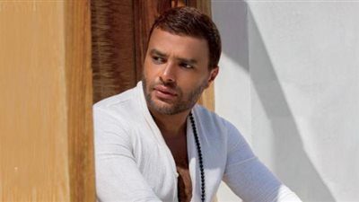 رامى صبرى يهنئ المطرب تامر عاشور بنجاح ألبومه الجديد