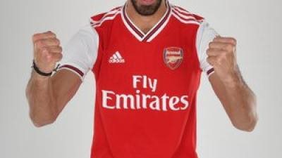 ارسنال يضم ماري وسورايس بشكل نهائي