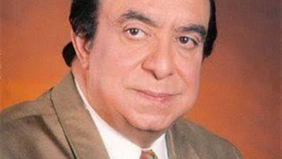 إنهيار زوجة جلال الشرقاوي من البكاء بعد وفاته