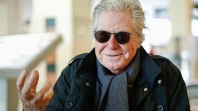 حسين فهمي مشيدًا بـ الأقصر للسينما الإفريقية: سعيد بإختيارى للتكريم  واحب التاريخ المصرى القديم