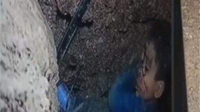 الملك محمد السادس يُعزي والدي الطفل ريان