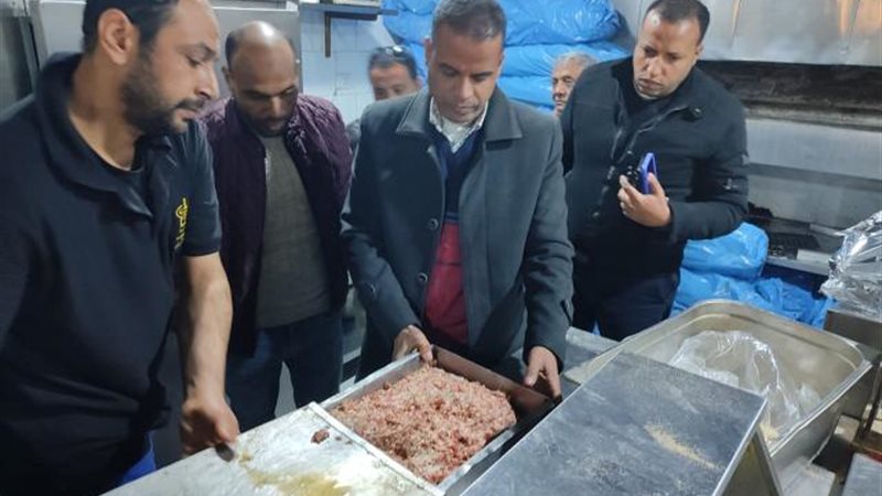 ضبط أغذية فاسدة بالجيزة