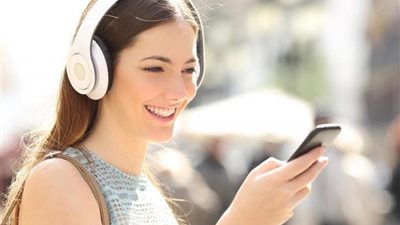 خلي بالك.. عادات خاطئة تهدد بضعف السمع أبرزها «الهاند فري»