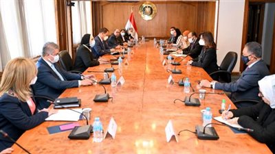 وزير التجارة والصناعة تبحث مع وزيرة الهجرةاستعدادت عقد مؤتمر مصر تستطيع بالصن
