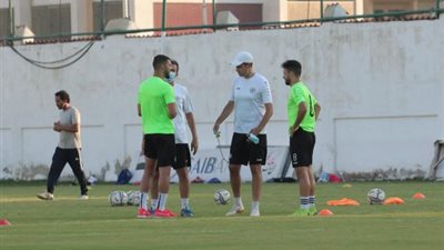 بالصور.. السلحدار يقود مران الاسماعيلى وجلسات مع اللاعبين