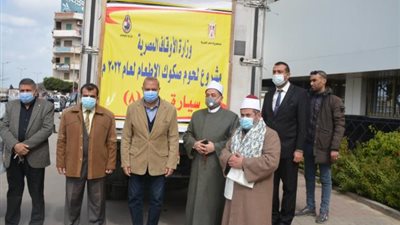 بالصور.. محافظ القليوبية يشهد تسليم لحوم صكوك الإطعام للأسر الأولى بالرعاية