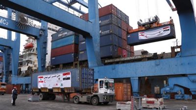 سفينة مساعدات مصرية تغادر ميناء دمياط إلى لبنان