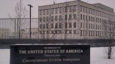 طبول الحرب..أمريكا تخلي سفارتها في أوكرانيا