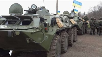 تطور خطير.. أوكرانيا تنشر مدرعات في مناطق سكنية في دونباس