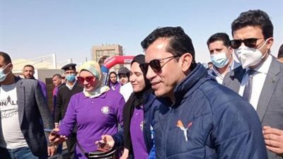 بمشاركة 300 شاب وفتاة .. وزير الرياضة يطلق شارة بدء ماراثون للدراجات الهوائية بالوادي الجديد