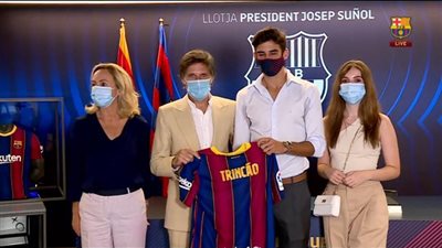 هل يكون بديل ميسي ؟.. البارسا يعلن ضم ترينكاو رسمياً