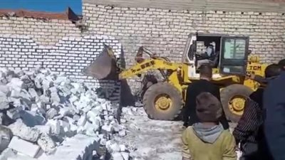 شاهد.. «الجيزة» تزيل 30 تعدي علي أراضي الدولة وحرم الطرق ومخالفات بناء بهذه المناطق