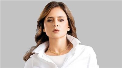 نيللى كريم تنشر صورة من كواليس مسلسل ”فاتن أمل حربى”