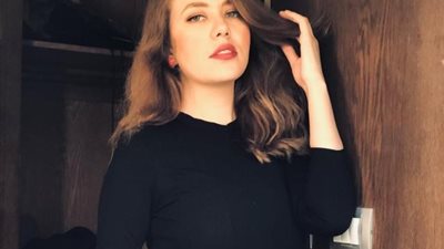 رحمة حسن تتألق بالأسود في أحدث جلسة تصوير