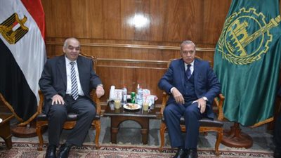 محافظ القليوبية ورئيس قضايا الدولة يفتتحان الدورة التدريبية للعاملين بإدارات الشئون القانونية والأملاك والعقود