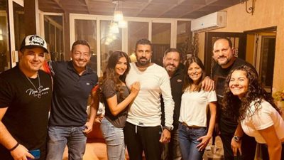 بالصورة.. فريق عمل ”لؤلؤ” يحتفل بعيد ميلاد محمد سامى بحضور مى عمر