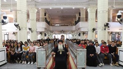 بالصور.. «علامة استفهام» ملتقى الشباب الجامعي بطما