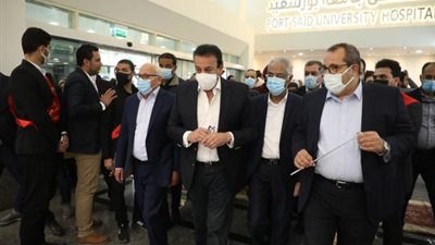 بالصور .. شاهد جولة وزير التعليم العالي بمستشفى بورسعيد الجامعي