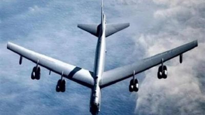 هبوط قاذفة نووية أمريكية اضطراريًا في قاعدة ببريطانيا.. السبب خطير