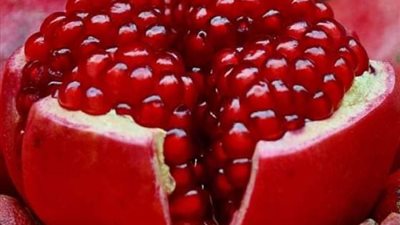 فوائد الرمان للجسم والبشرة والشعر