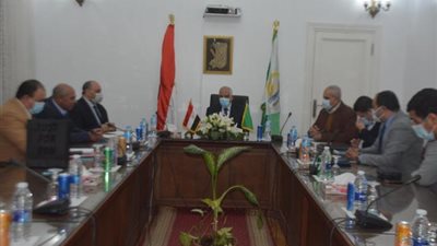 شاهد.. لماذا التقى محافظ الجيزة وفداً من نقابة الأطباء؟