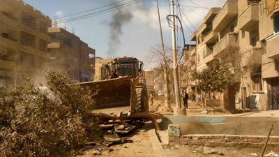 صور وفيديو.. الجيزة تزيل التعديات بشوارع الإعتماد وبورسعيد وطريق ١١