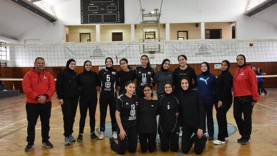 منتخبي جامعة عين شمس للكرة الطائرة طلبه وطالبات يفوزان فى اللقاء الأول بدورة الجامعات المصرية ال 49