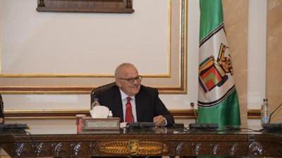 الخشت يجتمع بصندوق الرعاية الطبية لتحسين الخدمة المقدمة لأعضاء هيئة التدريس والعاملين