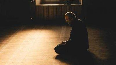 ماذا يقول المصلي بين السجدتين؟