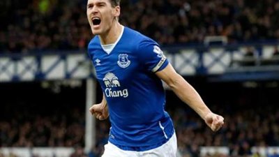 جاريث باري يسدل الستار على مسيرته الكروية