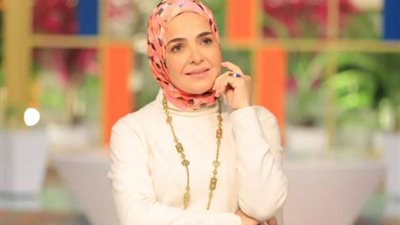 منى عبد الغنى من كواليس فيلم ”الآنسة لارا”