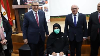 صور.. تسليم عقود عمل لأصحاب القدرات ببورسعيد