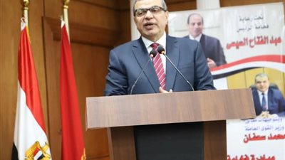 ماكينات خياطة بالمجان.. وزير القوى العاملة ومحافظ بورسعيد يكرمان خريجي التدريب المهني