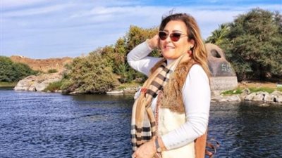 نهال عنبر بإطلالة شبابية في أحدث ظهور لها