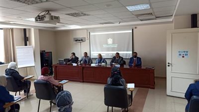 بالصور .. عميدة تجارة حلوان تفتتح تدريب الطلاب بهيئة الاستثمار