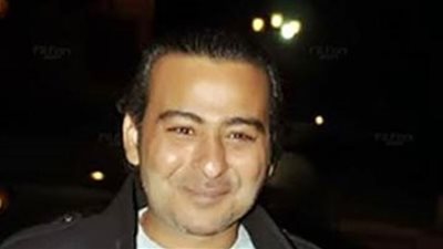 أحمد عزمي  يعود للديكور الخاص بفيلم ”باركود 615”