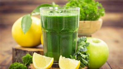 عصير البقدونس والليمون.. الحل السحري للتخلص من السموم والبكتيريا