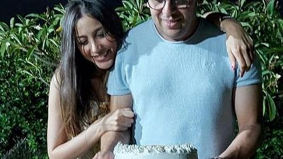 جنات تتغزل في زوجها بمناسبة عيد زواجهما: أحلى حاجة في حياتي