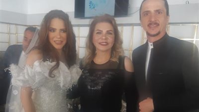 دنيا عبد العزيز تحتفل بحفل زفافها وسط نجوم الفن