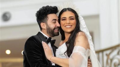 تونى خليفة يخضع لجلسة تصوير مبهجة احتفالًا بزفافه