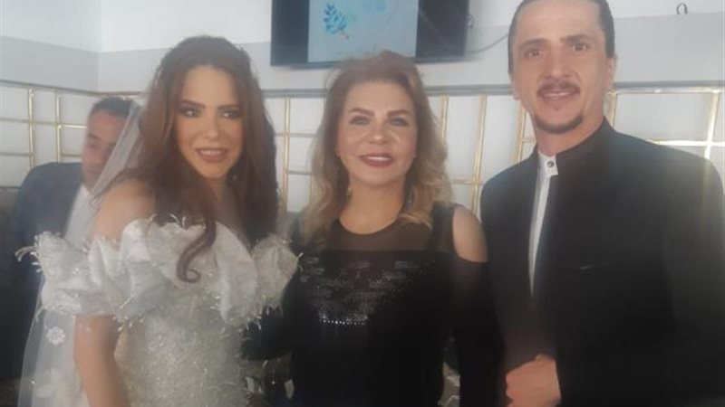 دنيا عبد العزيز