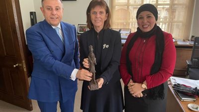 رئيس جامعة عين شمس : تعاون موسع مع معهد جينير بأكسفورد في تطوير اللقاحات