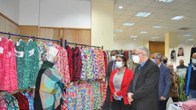 بالصور .. جامعة حلوان تنظم معرض الخير العشرون