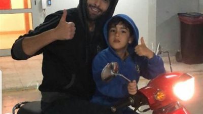 بالصورة.. محمد كيلانى يحتفل بعيد ميلاد نجله وهذه رسالته له